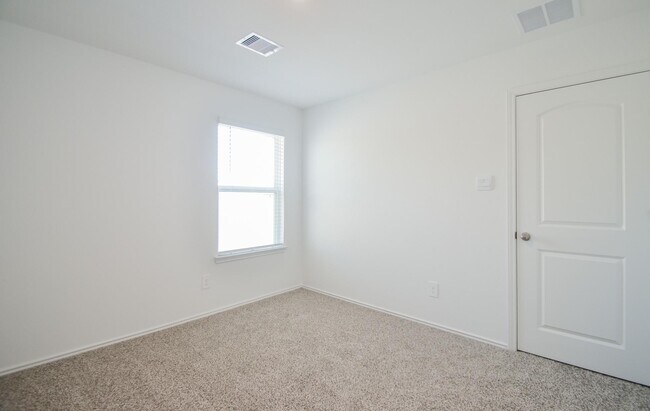 Building Photo - 5778 Hampton Vly Dr