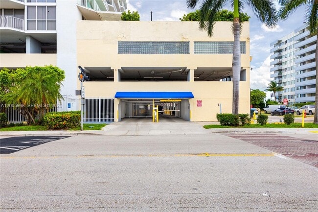Building Photo - 7601 E Treasure Dr