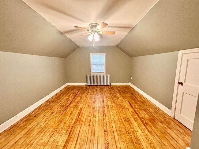 Building Photo - Spacious 3-Bedroom 1.5 Bath Home For Rent ...