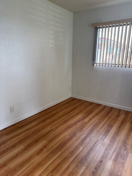 Building Photo - 947 Laki Rd