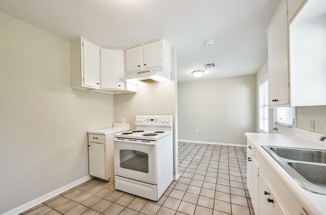 Building Photo - 4924 Palmetto St