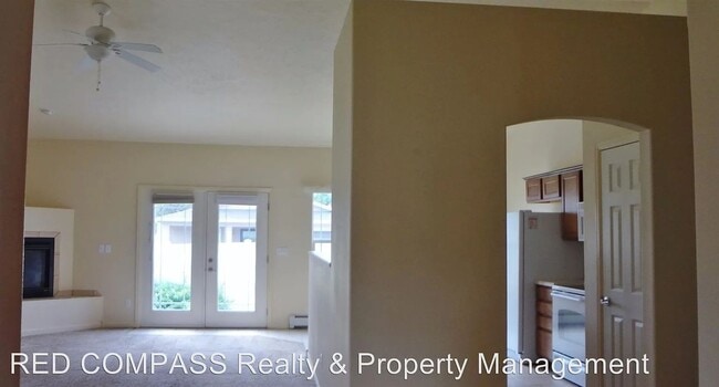 Building Photo - Bright & Modern 2-Bedroom Townhome with Op...