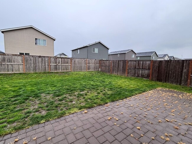 Building Photo - MOVE-IN SPECIAL!