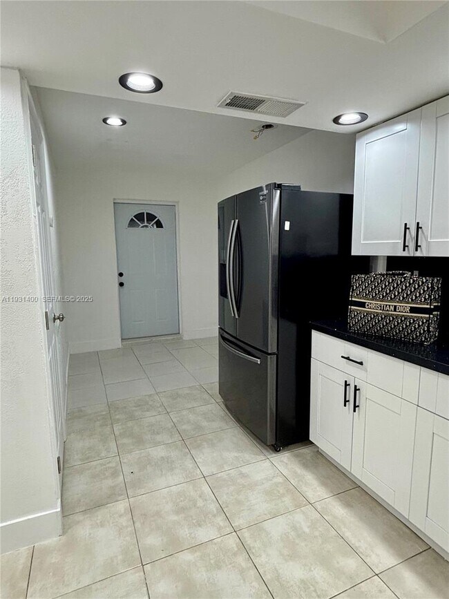 Building Photo - 8561 Claridge Dr