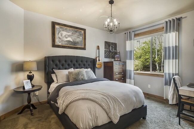 Building Photo - Westside custom home with high end craftsman finishes