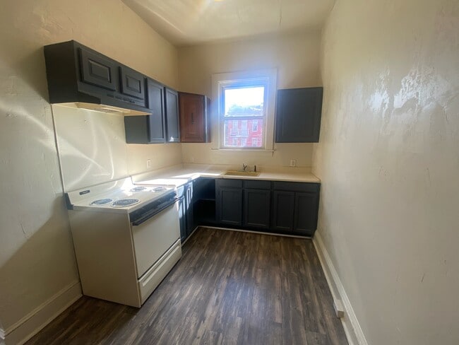 Building Photo - 402 E Market St