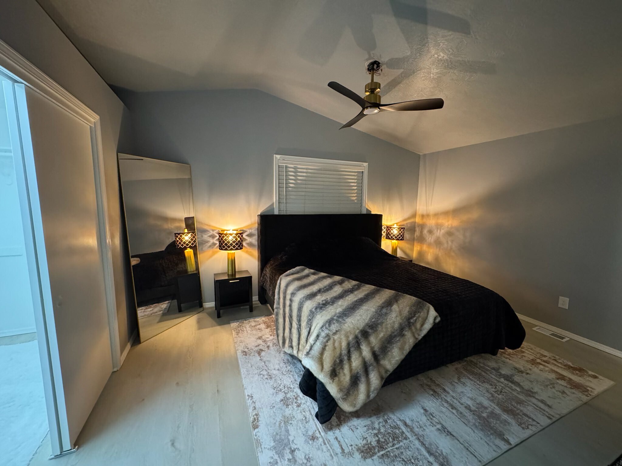 Building Photo - 1431 E Drucker St