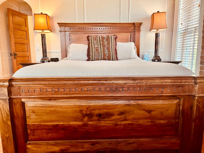 Building Photo - 214 S 2nd St