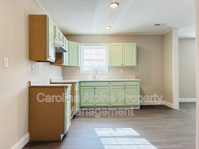 Building Photo - 613 Legrand St