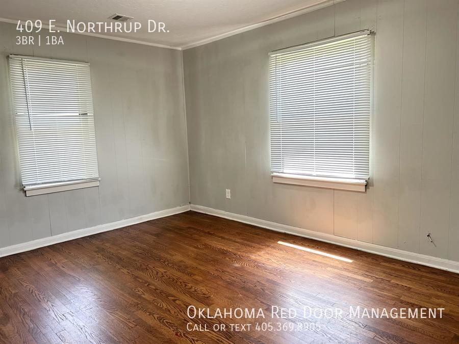 Building Photo - 409 E Northrup Dr