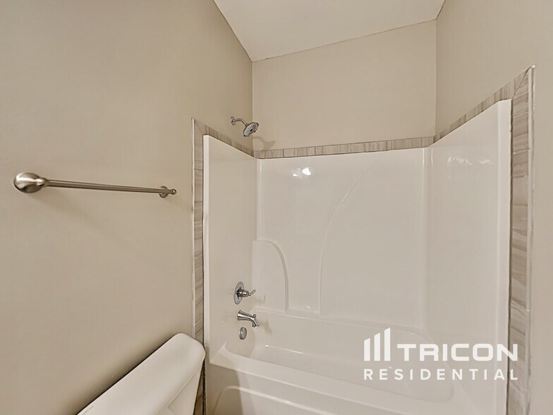 Building Photo - 809 Ellyson Dr