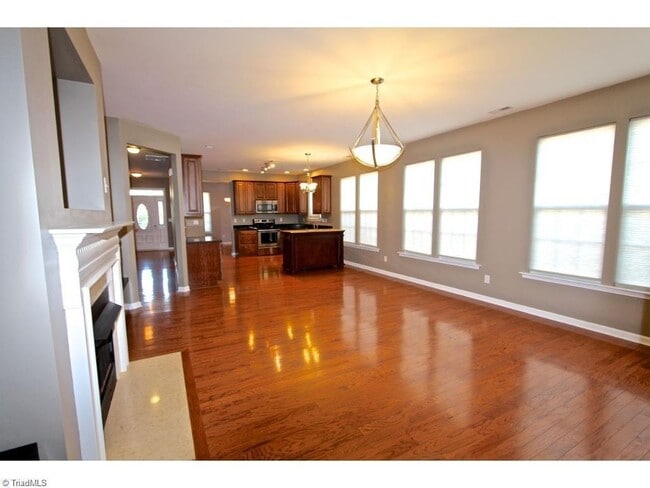 Building Photo - 4 Bedroom, 3 Bath Home for Rent in Kinderton