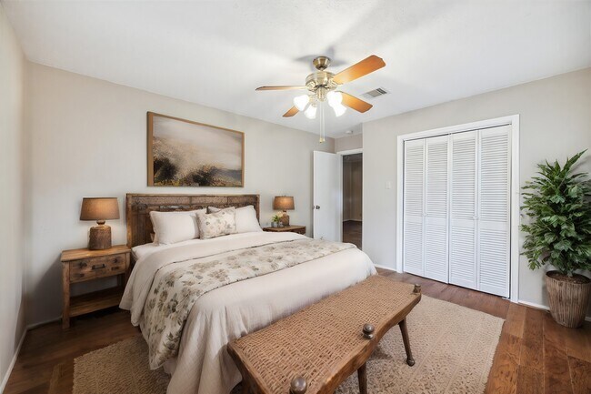 Building Photo - 5359 Little John Ln