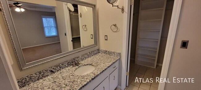 Building Photo - 1009 NE 99th St