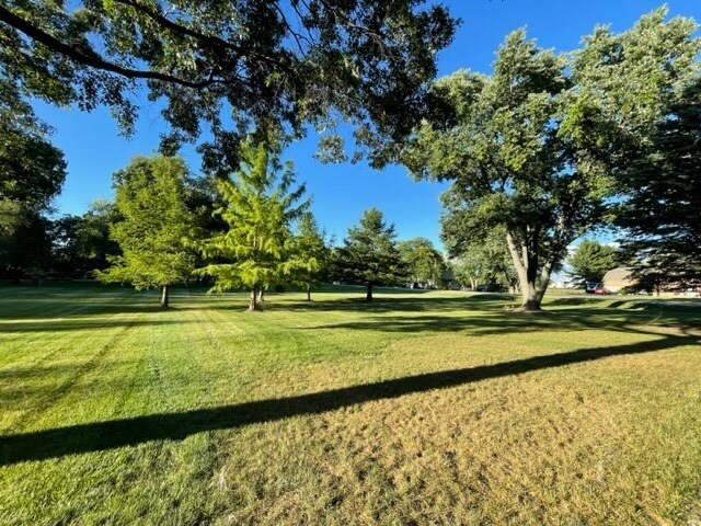 Building Photo - 2S920 Hickory Ln