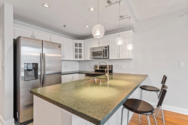 Building Photo - 415 Newark St.