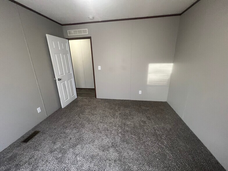 Building Photo - 30 Locust St