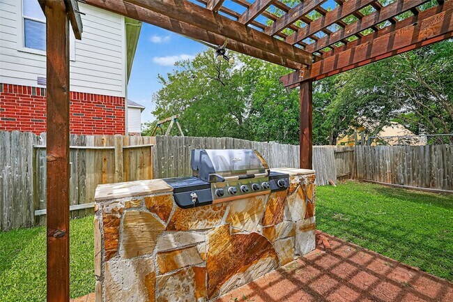 Building Photo - 16602 Pademelon Dr