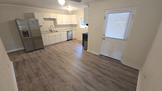 Building Photo - 155 Glenhaven Ave