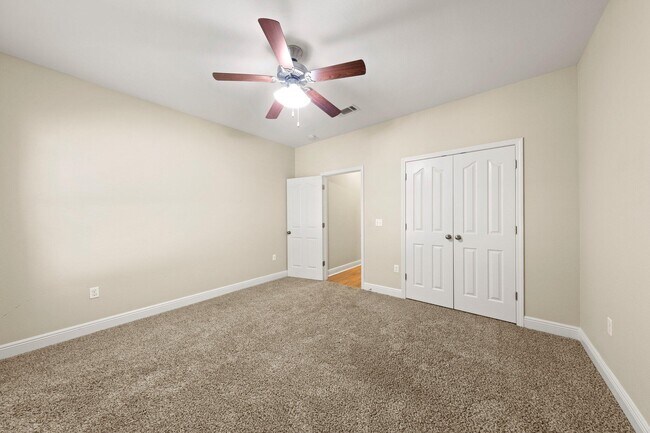 Building Photo - 208 Foxchase Way