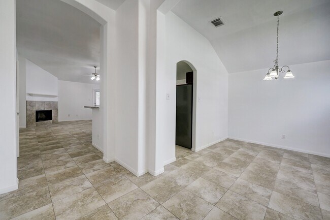 Building Photo - 25407 Clover Ranch Dr