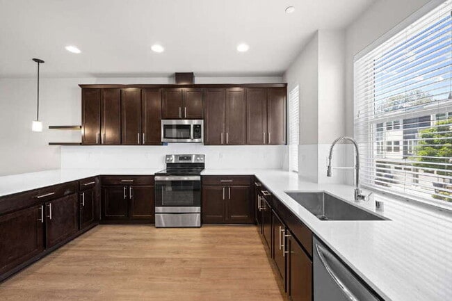 Building Photo - 13717 Admiralty Way