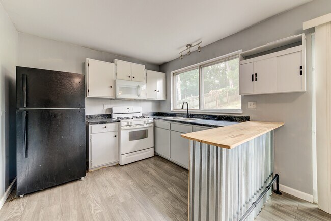 Building Photo - 7211 Wayles Dr