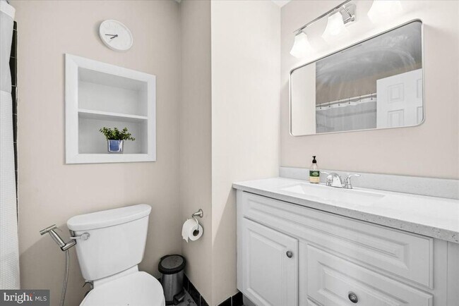 Building Photo - 903 Leverton Rd