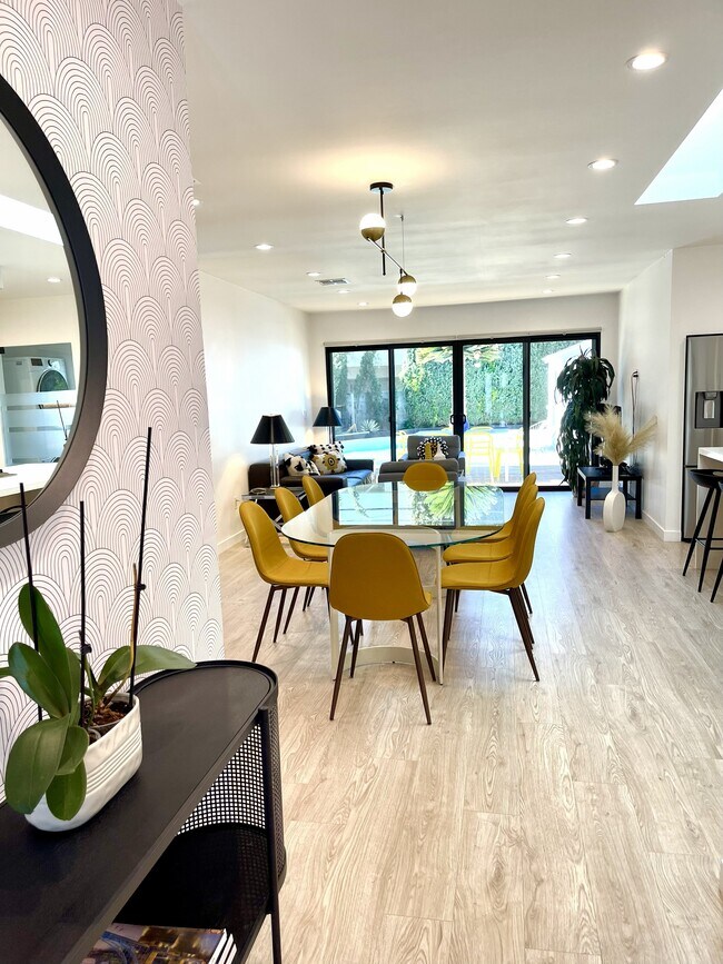 Building Photo - 6143 Carpenter Ave