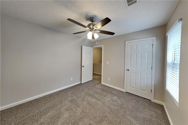 Building Photo - 2234 Oakland Spring Dr