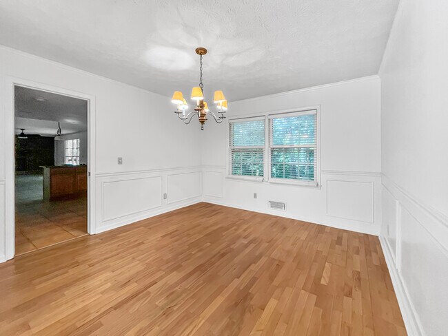 Building Photo - 5-Bed, 2.5-Bath Home with Deck & Covered P...