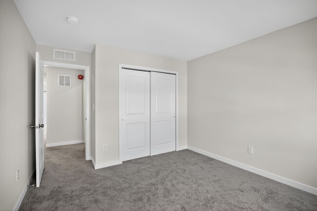 Building Photo - Beautiful 3 Bedroom, 2.5 Bath Bridgeport T...