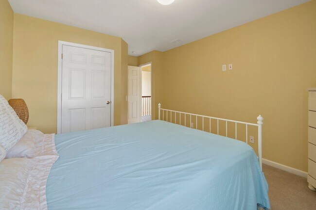 Building Photo - Beautiful 4 Bedroom, 2.5 Bath in Ballantyne Area