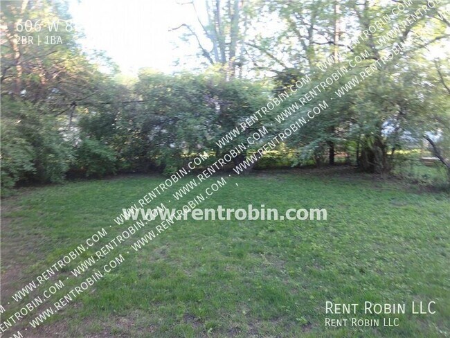 Building Photo - 606 W 86th Terrace
