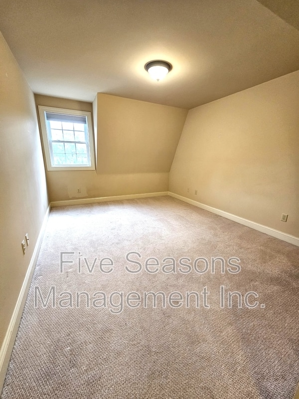 Building Photo - 81 S Williams St