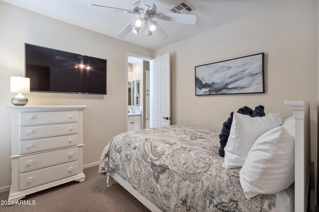 Building Photo - 20802 N Grayhawk Dr