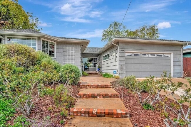 Building Photo - Massive Yard! 6 Bed / 2.5 Bath House on East Falls (Lease out, pending signatures. Check back in ...