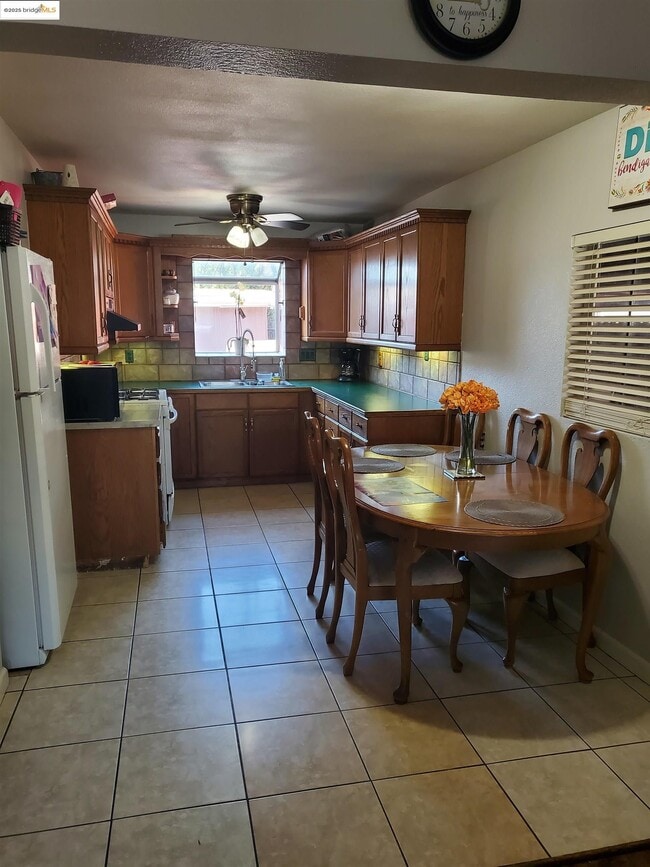 Building Photo - 35 E 16th St