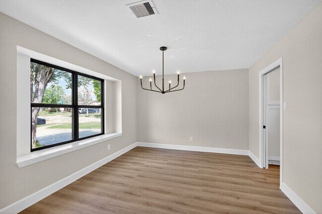 Building Photo - 5743 Ludington Dr