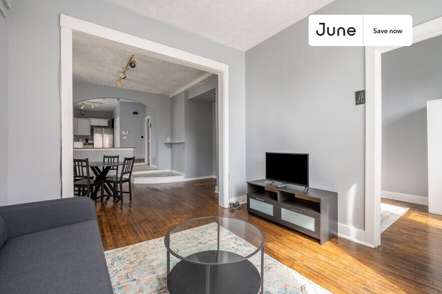 Building Photo - 2250 W North Ave