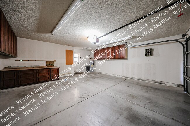 Building Photo - 1716 N Temple St
