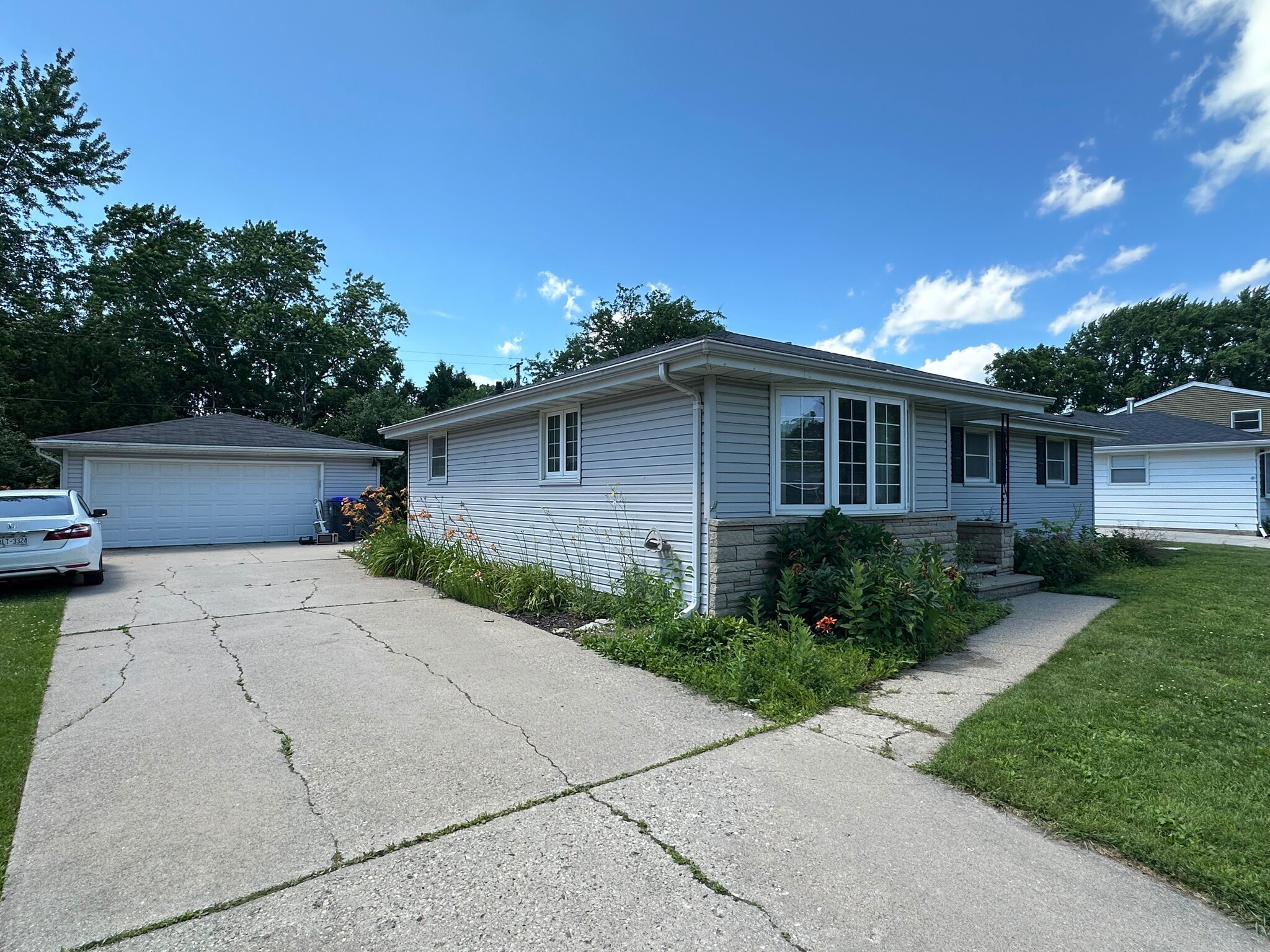 Building Photo - 1067 Meadow Ln