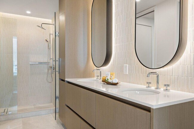 Building Photo - 610 Davis St