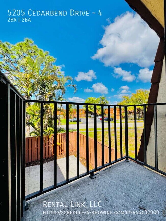 Building Photo - 5205 Cedarbend Dr