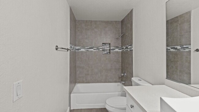 Building Photo - "Spacious 2-Bed, 2-Bath Condo Retreat in the Heart of Las Vegas!"