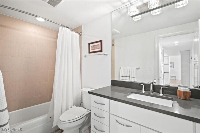 Building Photo - 240 Seaview Ct