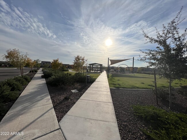 Building Photo - 9221 W Glenrosa Ave