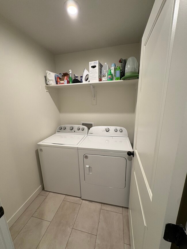 Building Photo - 9391 N Vernham Ln