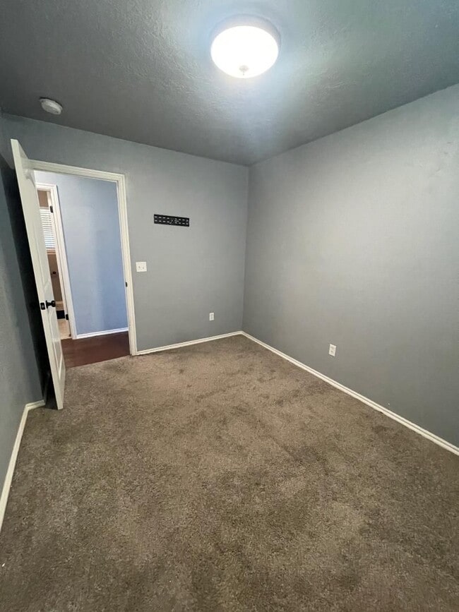 Building Photo - 601 Richmond Dr