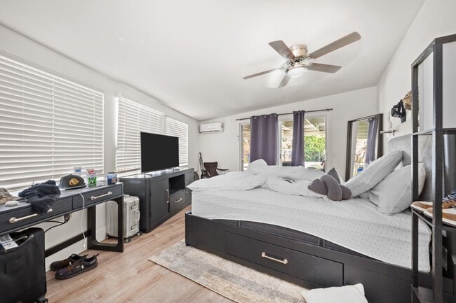 Building Photo - Private pool with canyon views!